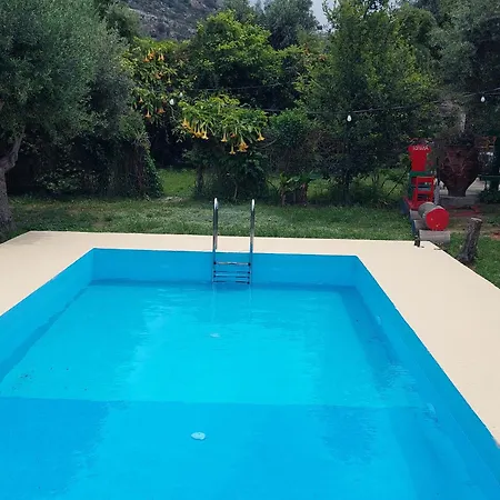 Sofiana's Garden Retreat With Private Pool *