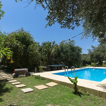 Sofiana's Garden Retreat With Private Pool
