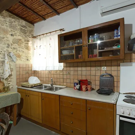 Sofiana's Garden Retreat With Private Pool Apartamento Dhrapaniás
