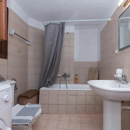 Sofiana's Garden Retreat With Private Pool
