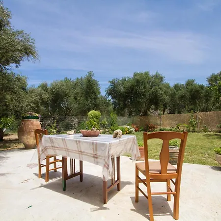 Sofiana's Garden Retreat With Private Pool Apartamento Dhrapaniás
