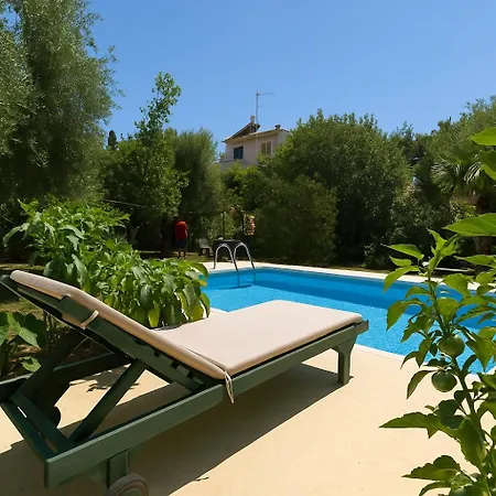 Apartamento Sofiana's Garden Retreat With Private Pool Dhrapaniás